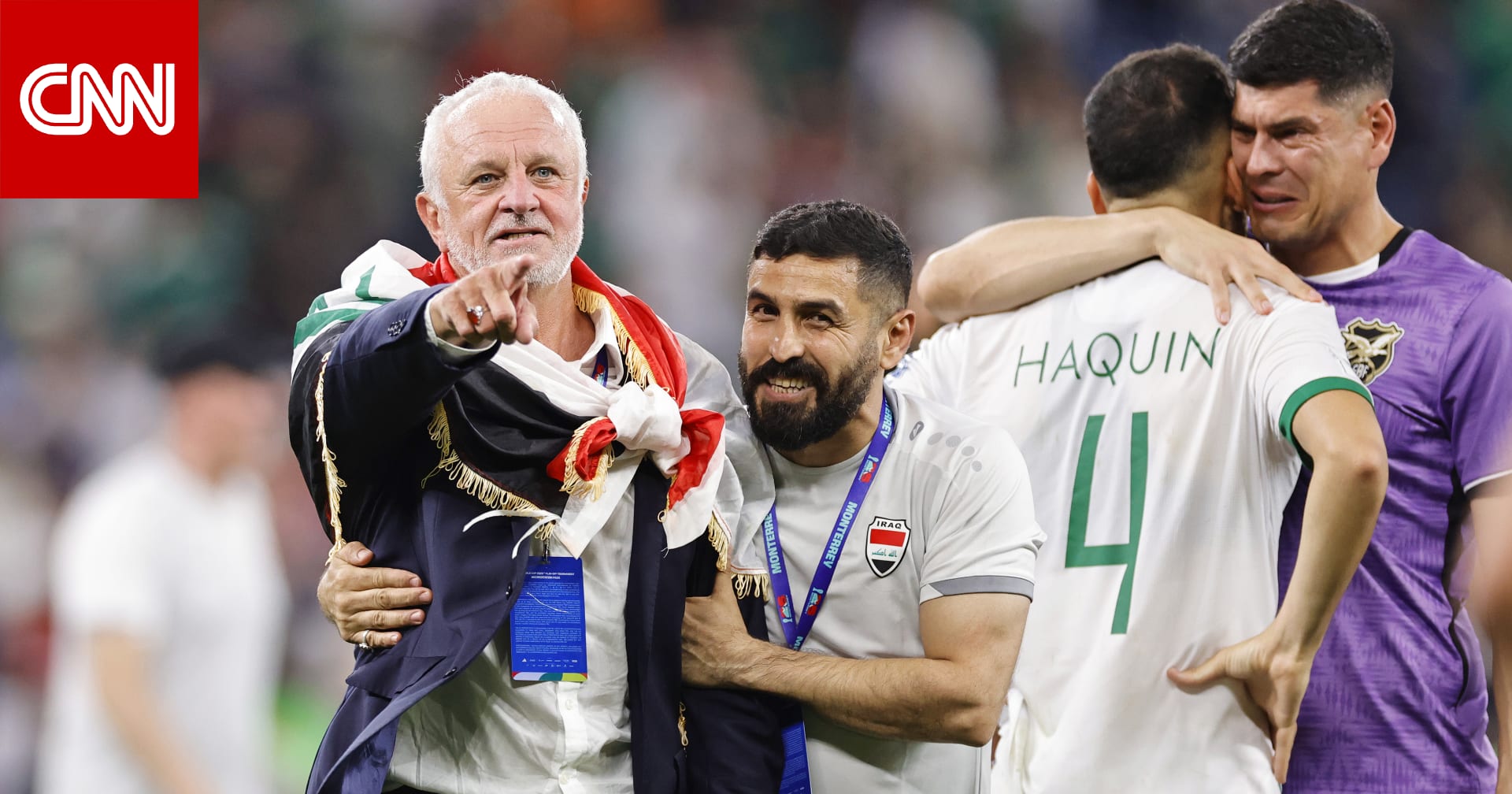 تصرف "لافت" من الجالية العراقية في أستراليا مع المدرب غراهام أرنولد