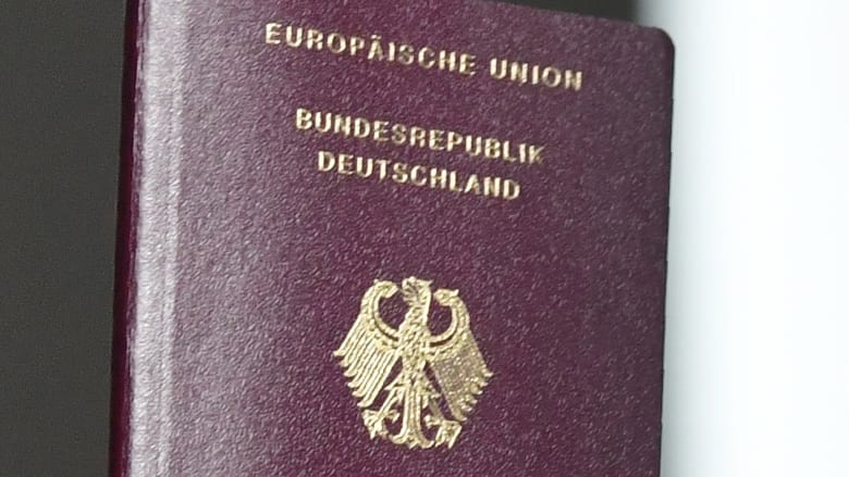هل تأثرت أقوى جوازات سفر في العالم بالغزو الأوكراني؟