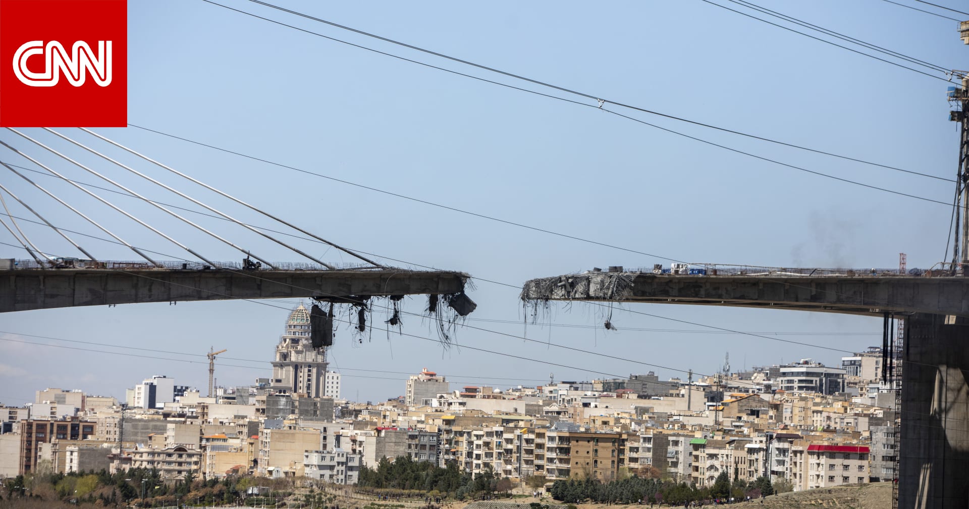 غارات جوية على طرق رئيسية وخطوط للسكك الحديدية في إيران.. أين وقعت؟