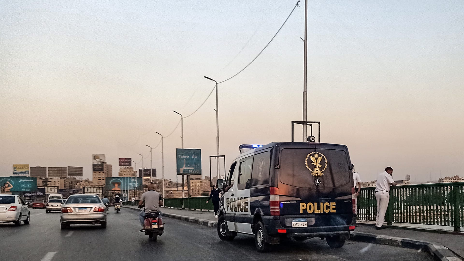 داخلية مصر تضبط مندوبي توصيل “مزيفين” حاولا اقتحام شقة