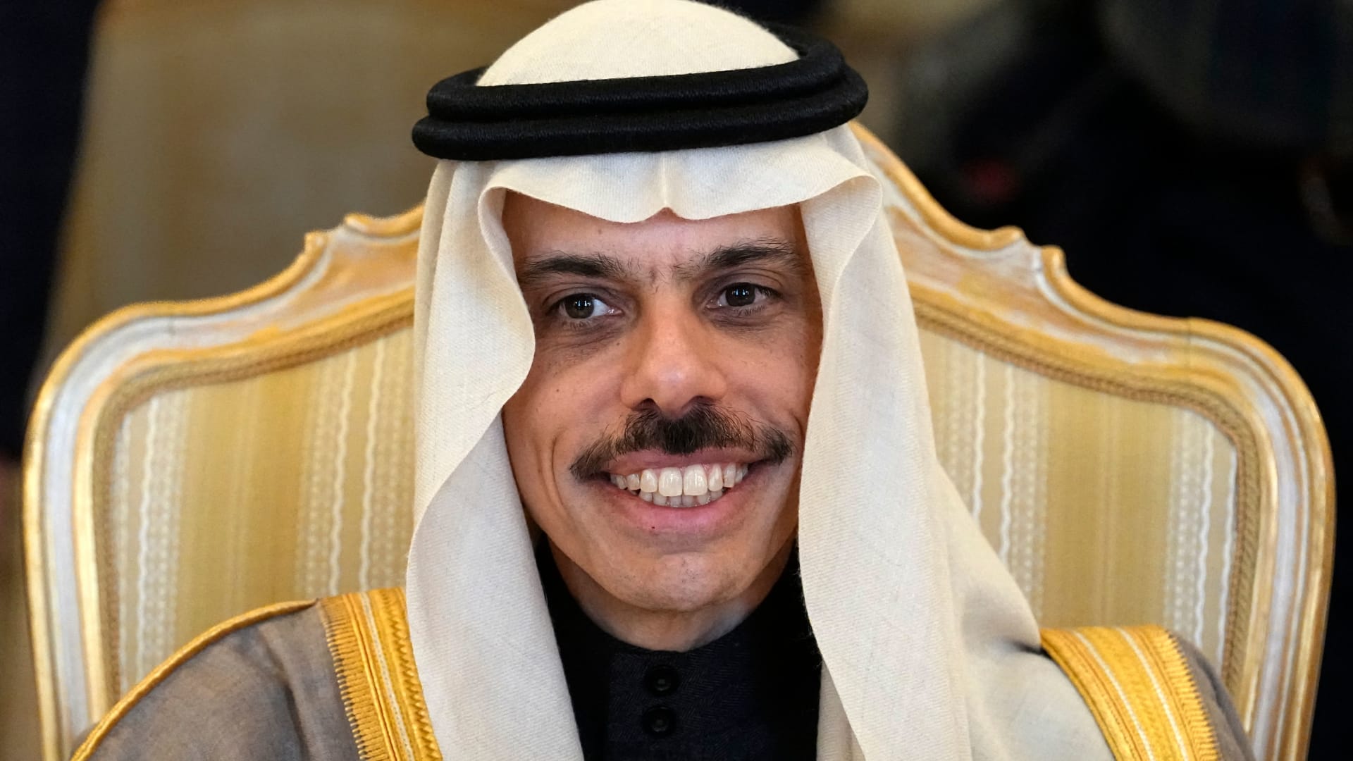 وزير خارجية السعودية يستقبل مبعوث البرهان لبحث وقف العنف بالسودان