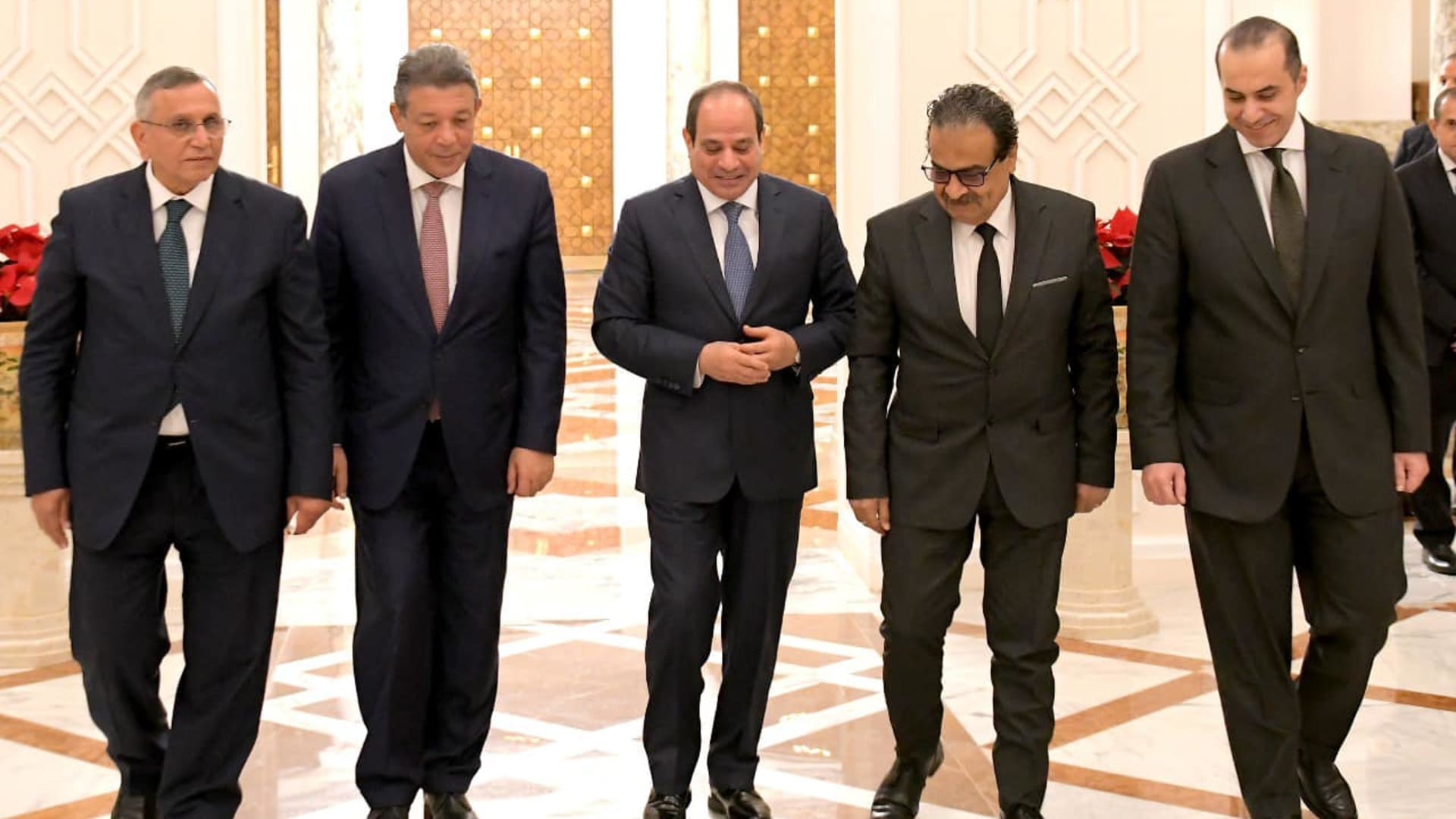 السيسي يستقبل منافسيه الـ3 الخاسرين في الانتخابات الرئاسية.. وهذا ما دار بينهم 2 السيسي يستقبل منافسيه الـ3 الخاسرين في الانتخابات الرئاسية.. وهذا ما دار بينهم