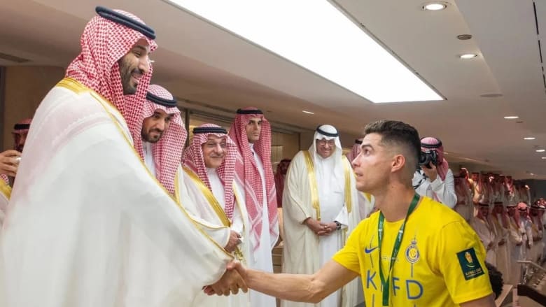 "أنا هنا بفضله".. تصريح جديد من رونالدو عن محمد بن سلمان يشعل تفاعلاً