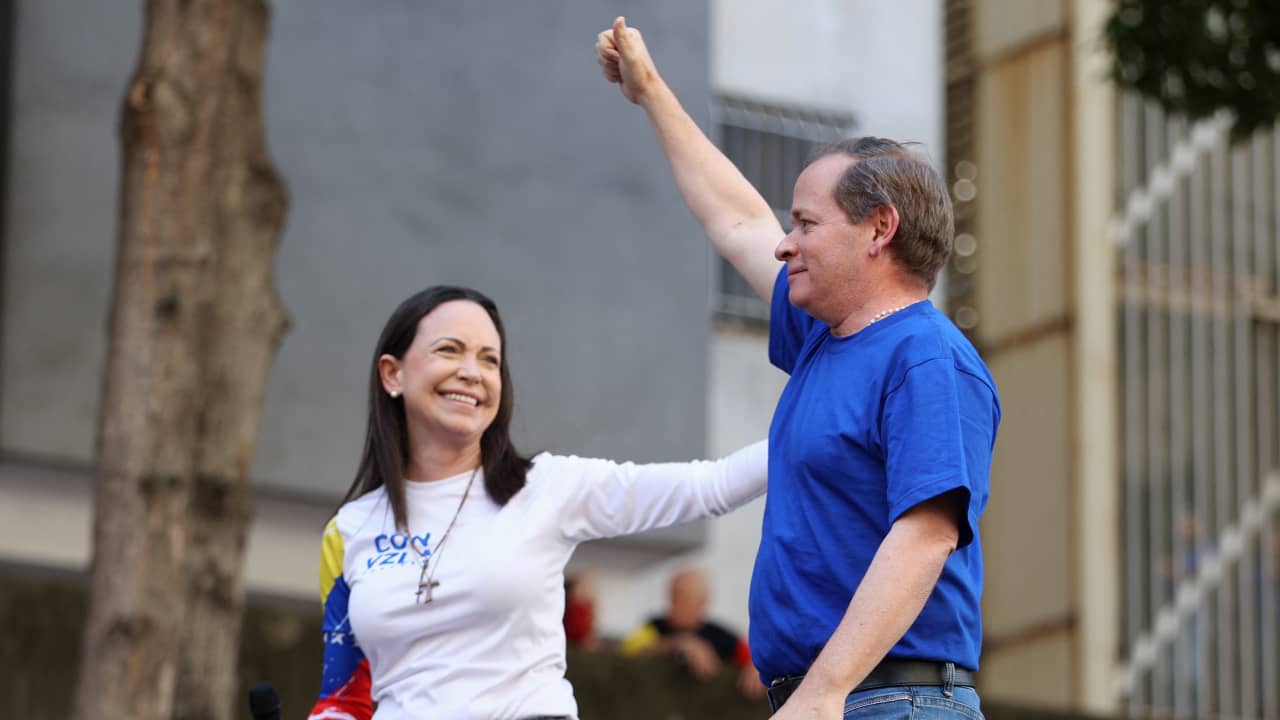 فنزويلا.. مسلحون يختطفون أحد رموز المعارضة بعد إطلاق سراحه من السجن 