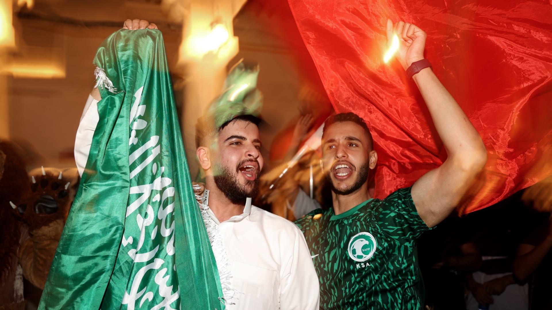 صورة تعبيرية لمشجعين للمنتخب السعودي 
