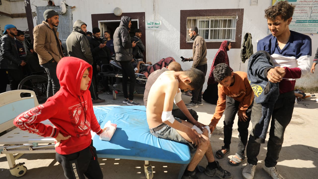 وكالة إغاثة أممية: لا يمكن الوصول إلى مستشفيات شمال غزة.. ونظام الرعاية الصحية "يجثو على ركبتيه"