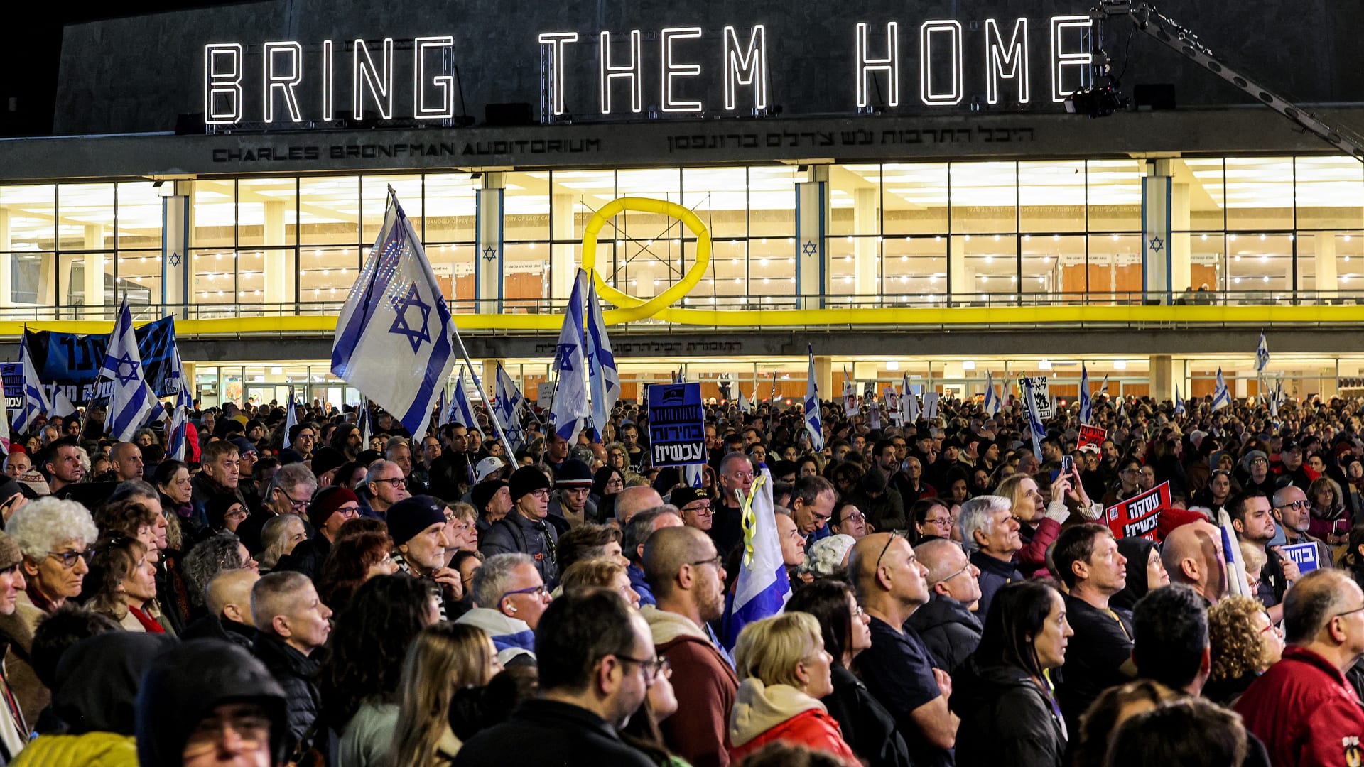 مظاهرات ضد حكومة نتنياهو و127 قتيلا بغزة في 24 ساعة 1 مظاهرات ضد حكومة نتنياهو و127 قتيلا بغزة في 24 ساعة