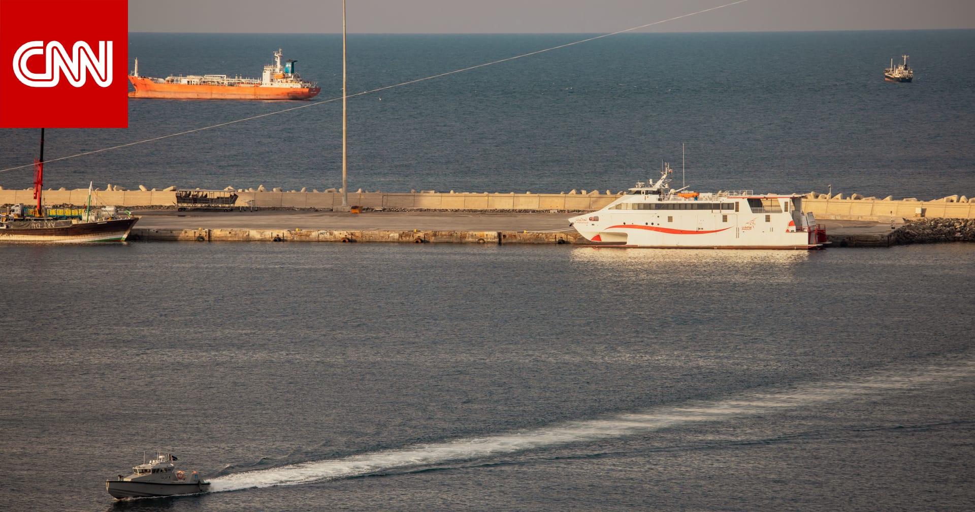 بعيدًا عن هرمز.. طرق بديلة للنفط تحت وطأة المخاطر