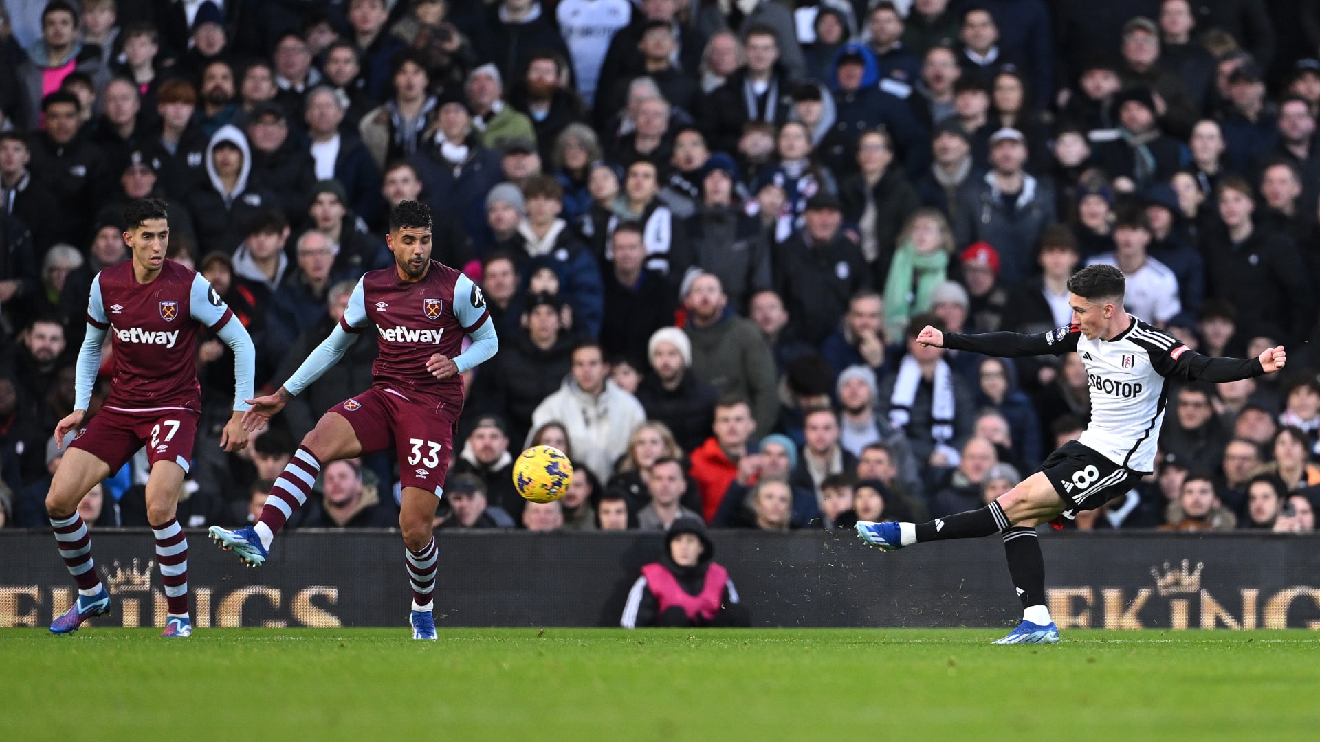 هدف "مُذهل" في الدوري الإنجليزي.. بهذه الطريقة سكنت الكرة الشباك