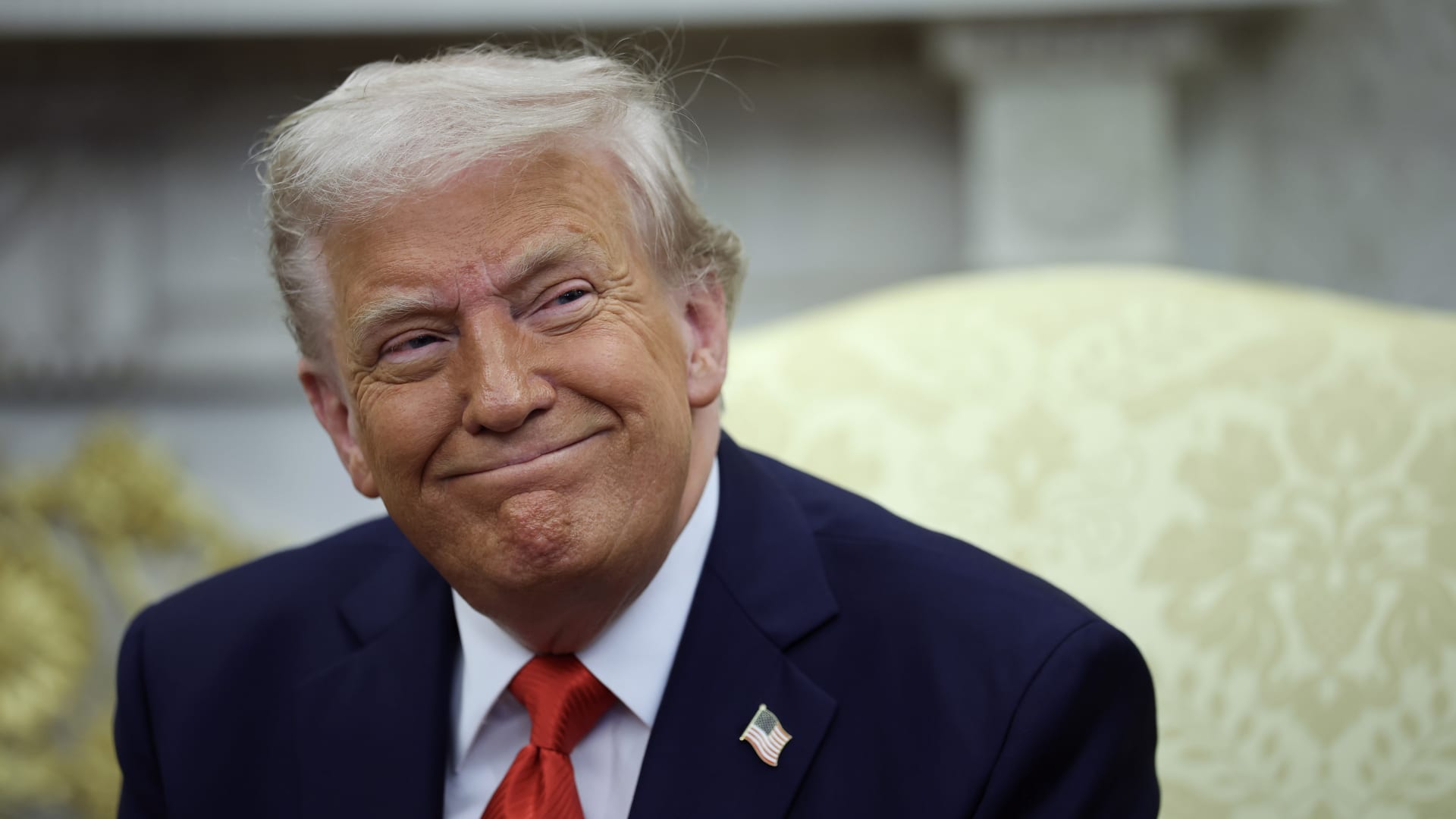 وزير خارجية إيران يرد على تسمية "مضيق ترامب" عوضا عن هرمز واستخدام "خليج فارس"
