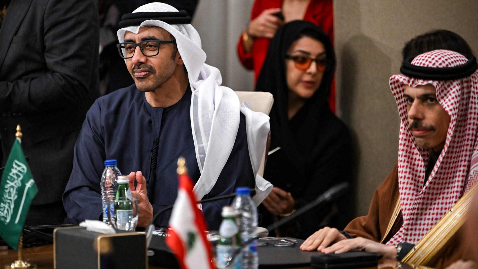 اتصال هاتفي بين وزيري خارجية السعودية والإمارات.. ماذا بحثا بعد هجمات الحوثيين؟