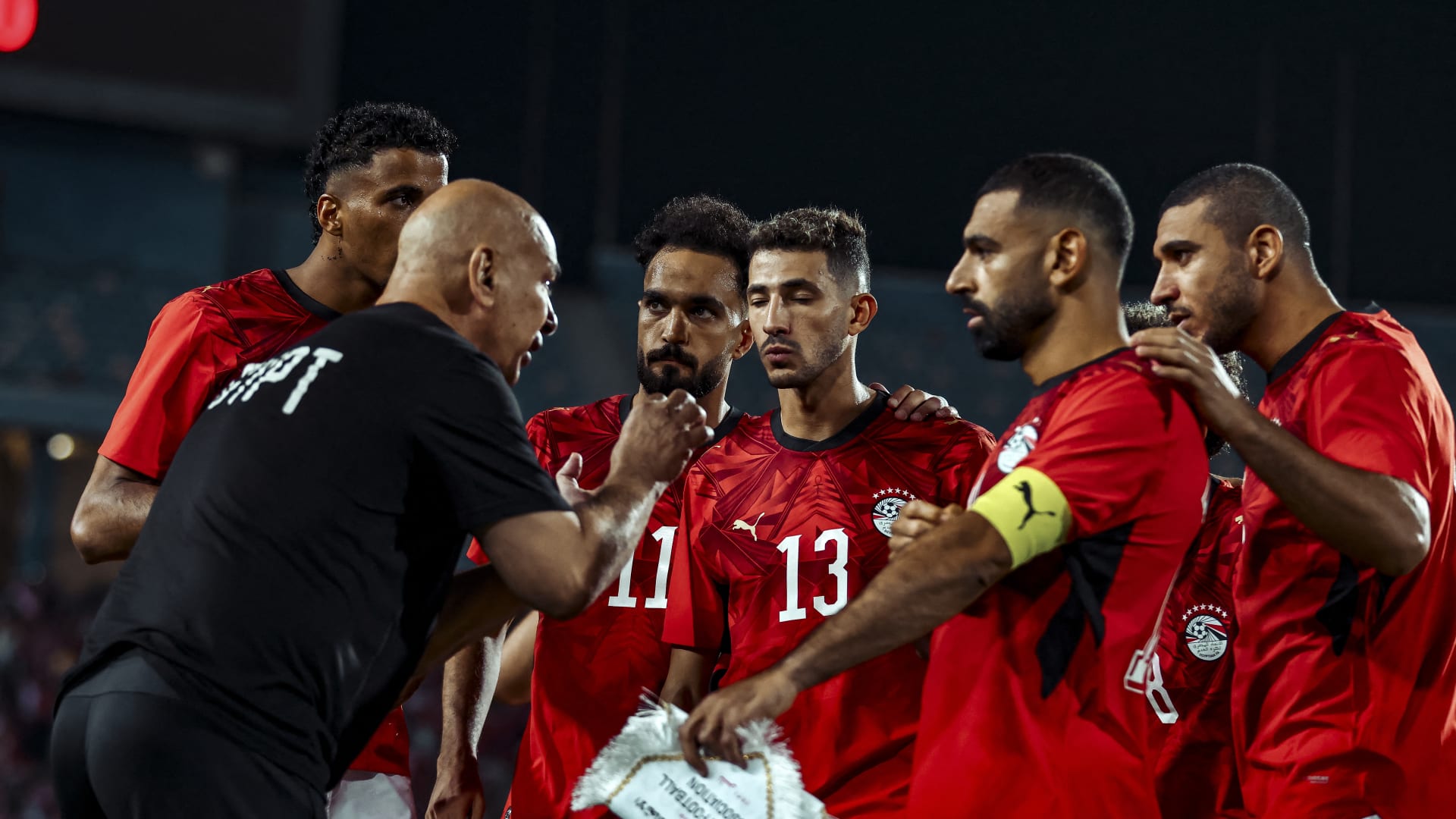 حسام حسن يكشف حقيقة خلافه مع صلاح.. ويوضّح: الشناوي أخ وابن لي
