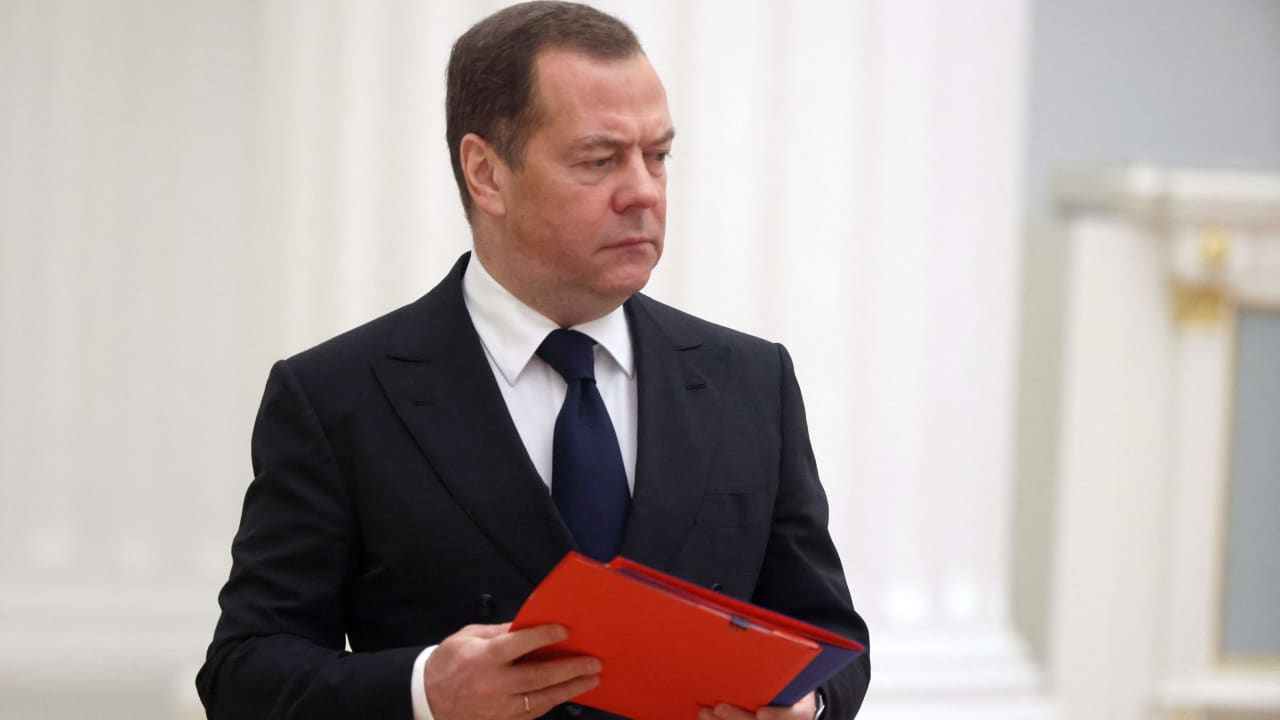 بعد فرضها عقوبات على مسؤولين روس.. ميدفيديف: بريطانيا كانت وستظل عدونا الأزلي