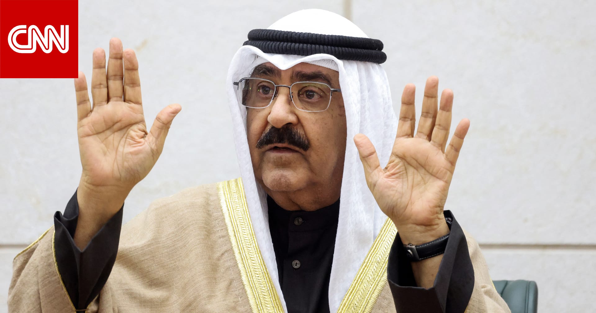 أمير الكويت يخطف الأنظار بتفاعله مع العرضة القطرية بعد وصوله إلى الدوحة