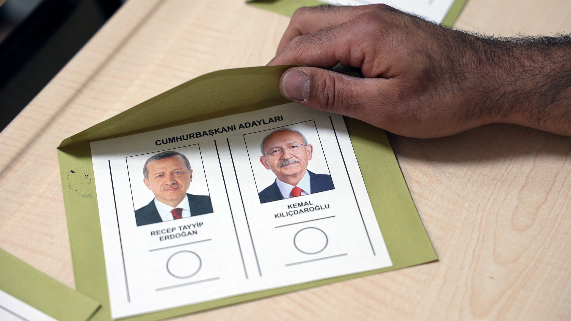 هذا ما يبدوا عليه المشهد في تركيا قبل ساعات من جولة الإعادة بانتخابات الرئاسة