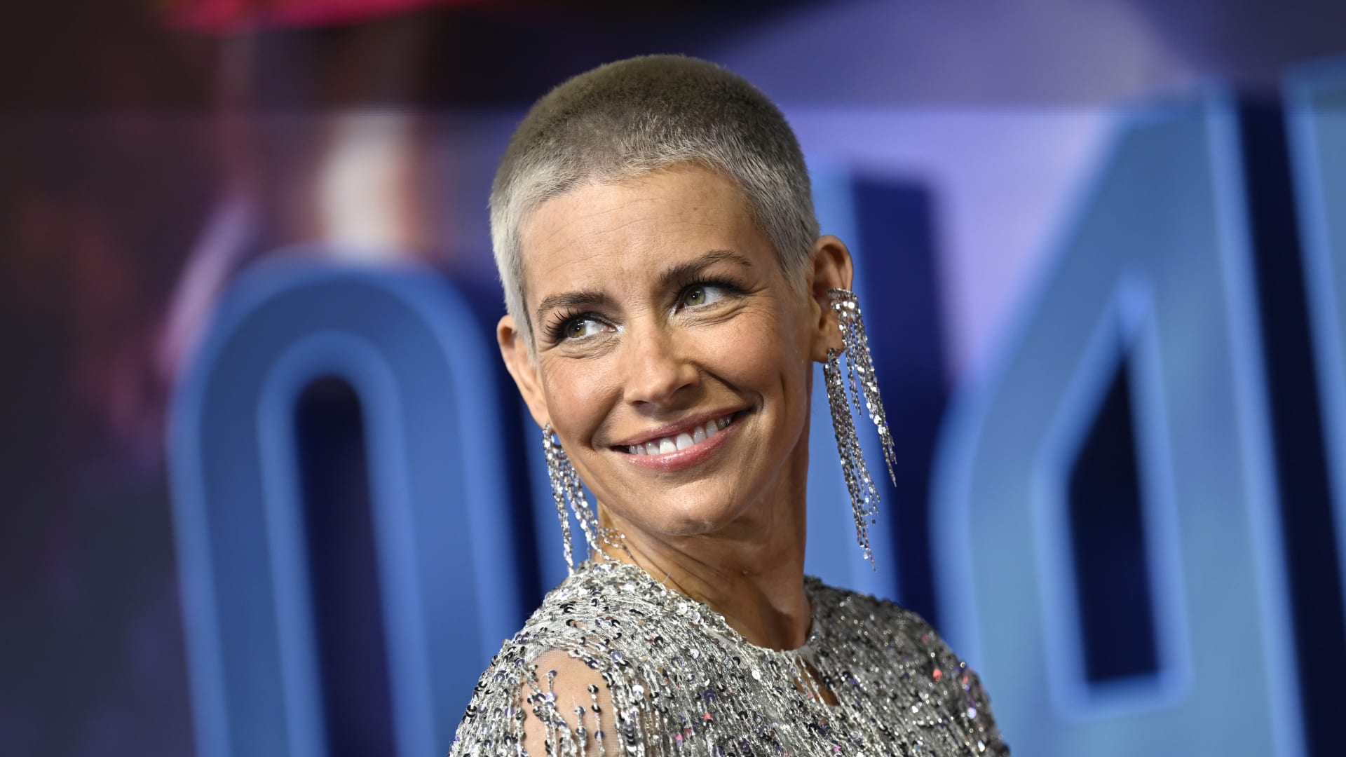 إيفانجلين ليلي تُعلن إصابتها بتلف في الدماغ بعد ارتطام رأسها بصخرة