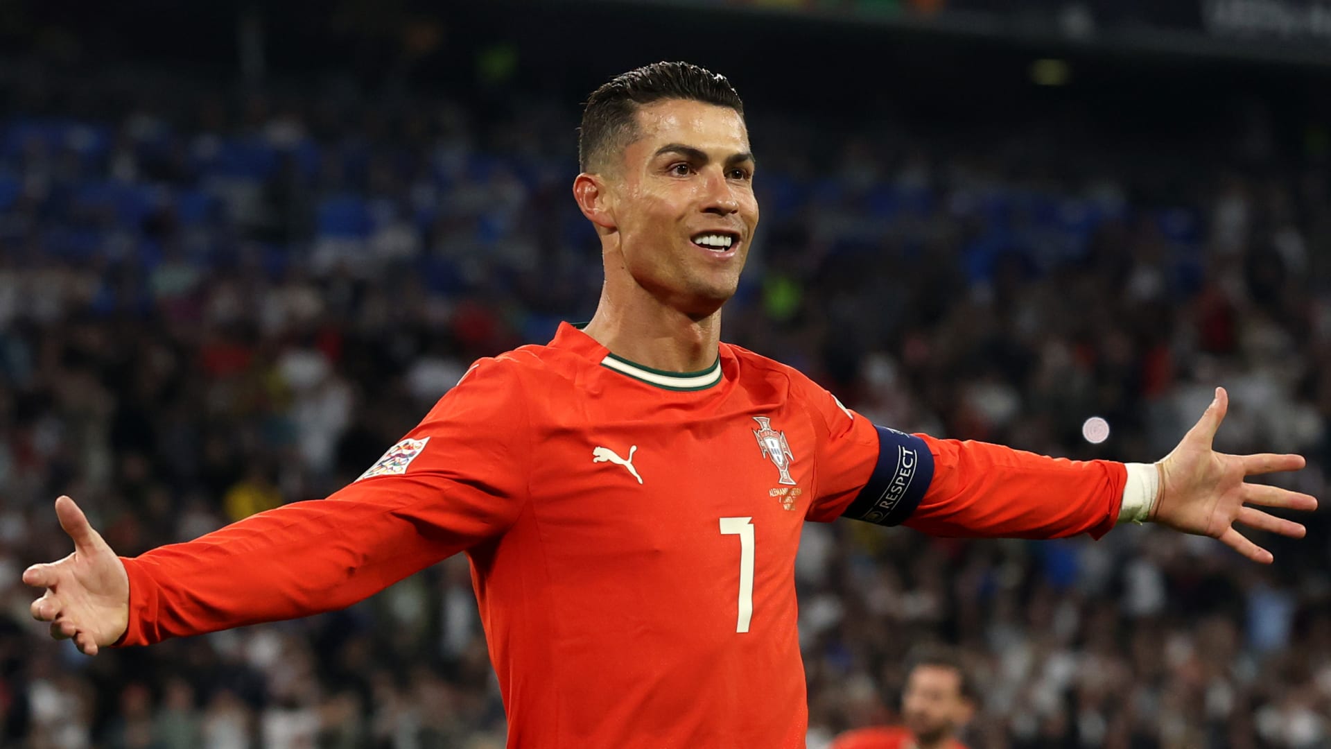 تصرف رونالدو يثير تفاعلاً بعد فوز البرتغال بلقب دوري الأمم الأوروبية