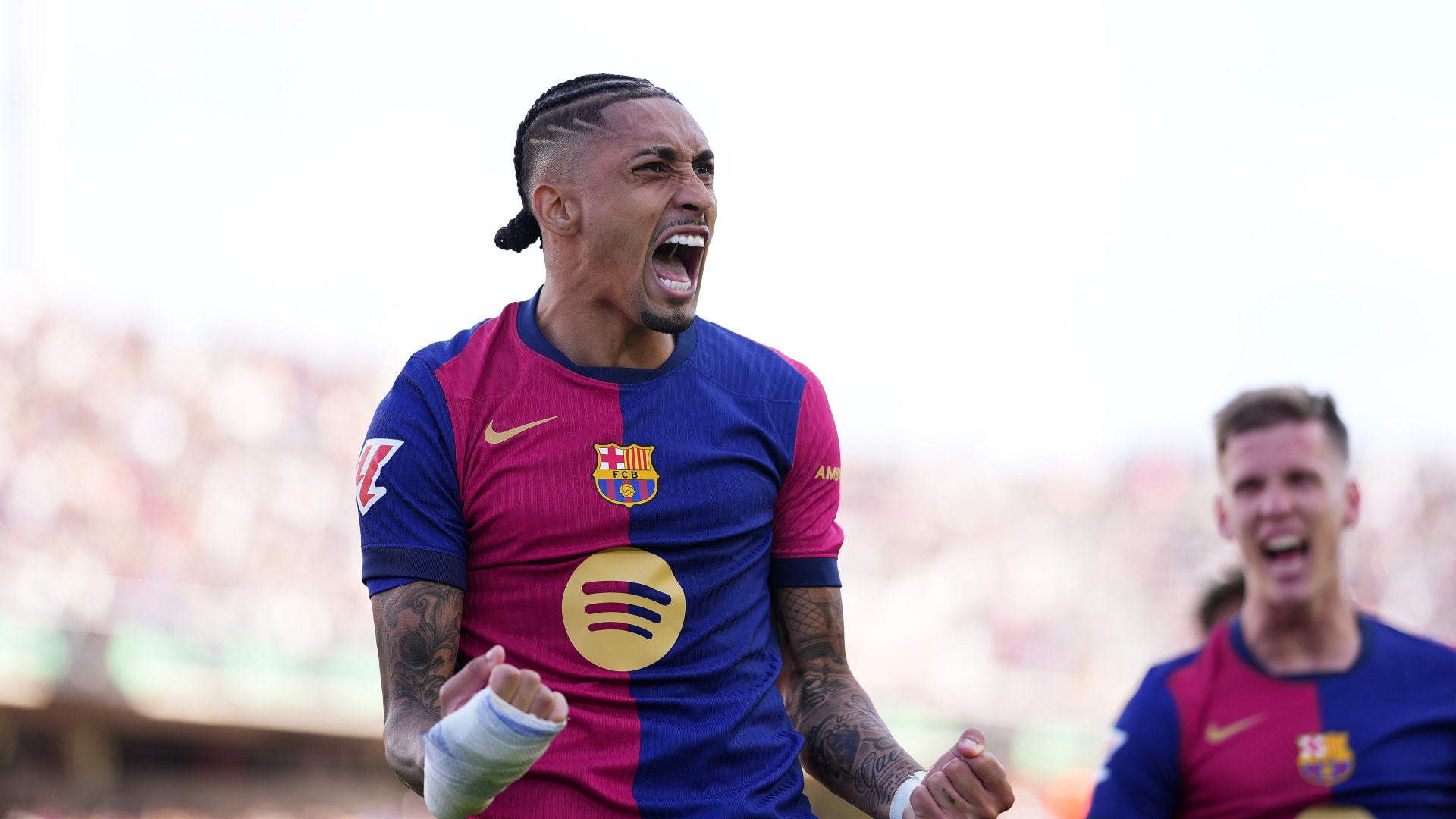 "ضربة موجعة" لبرشلونة.. إليك مدة غياب رافينيا وجوان غارسيا عن الملاعب