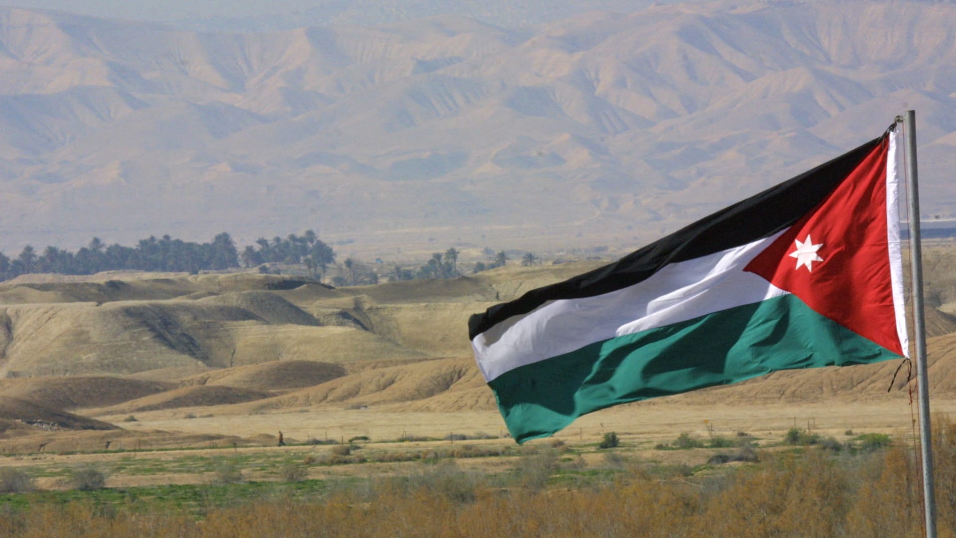 الأردن يُدين "الهجوم الإرهابي" الذي استهدف القاعدة الأمريكية في "موقع متقدم" على الحدود مع سوريا 1 الأردن يُدين "الهجوم الإرهابي" الذي استهدف القاعدة الأمريكية في "موقع متقدم" على الحدود مع سوريا