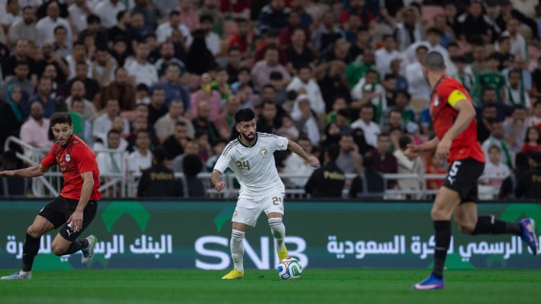 أمير سعودي يعلق على خسارة منتخب بلاده أمام مصر برباعية نظيفة