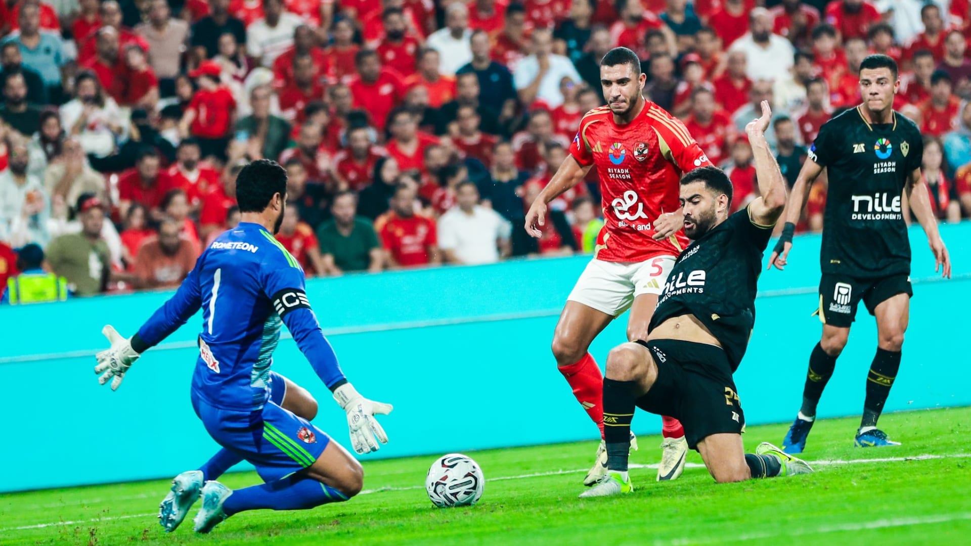 الأهلي يواجه الزمالك في هذا الموعد.. برأيك لمن ستكون الغلبة؟