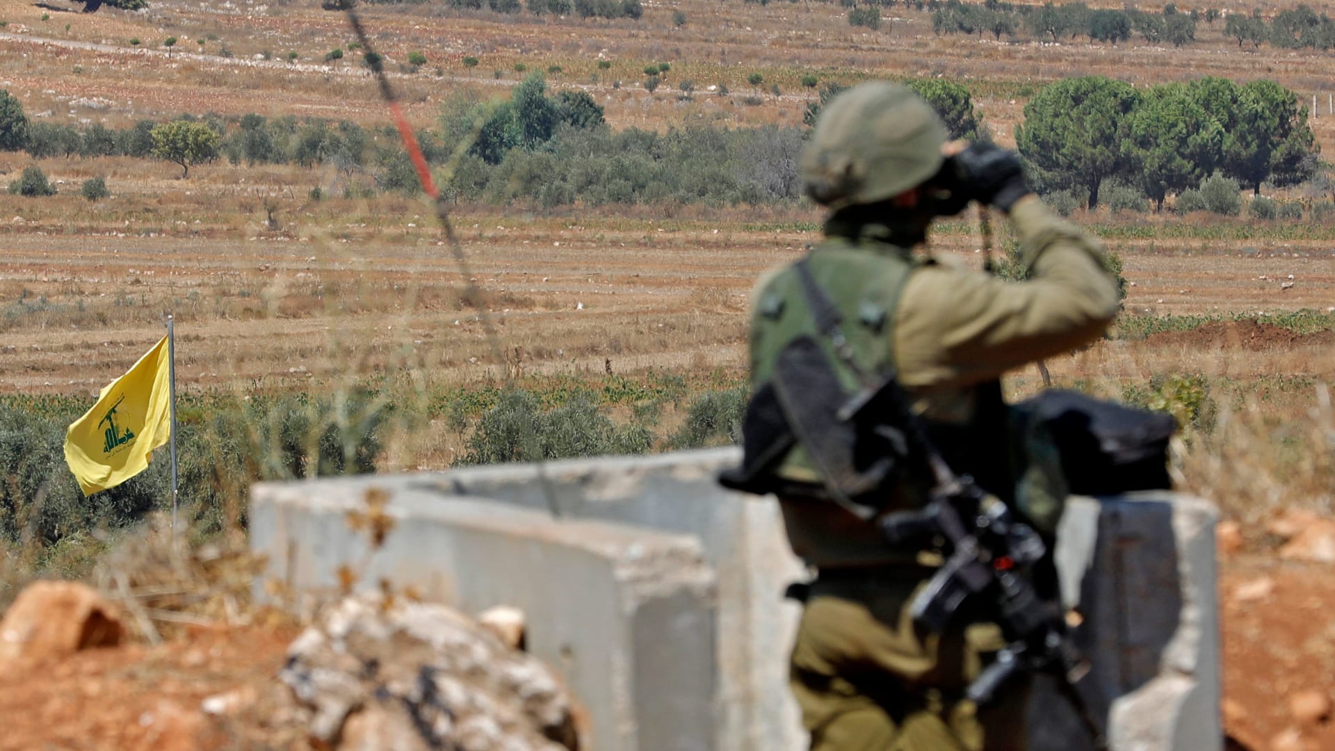 شاهد.. اشتباكات جديدة على الحدود بين لبنان وإسرائيل تهدد بتوسع الصراع