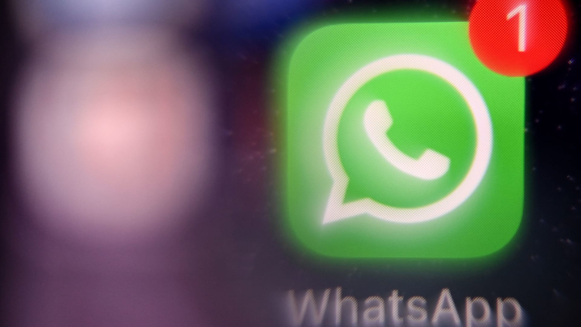 صورة تعبيرية لأيقونة تطبيق واتساب على الهواتف 