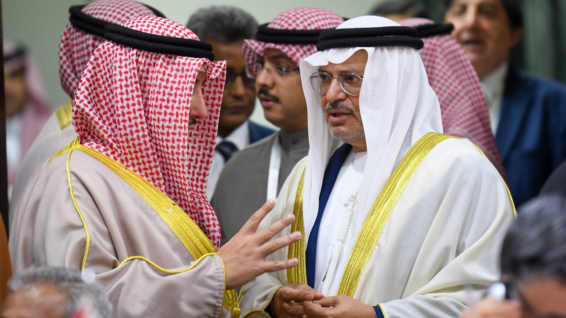 الإمارات.. مستشار رئاسي يبين ما تحتاجه المنطقة بتدوينة "المنطقة مأزومة وجراحها مفتوحة"