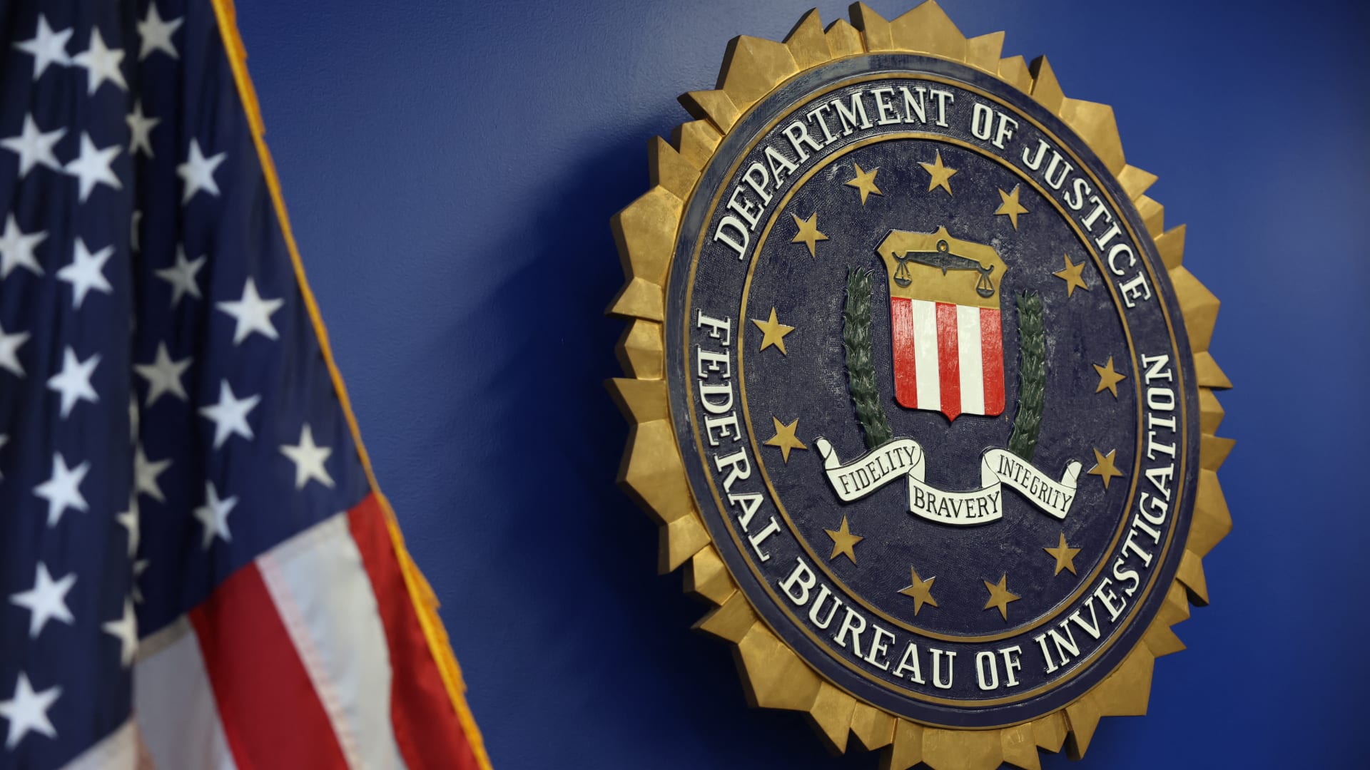 "أزمة" في FBI جراء تعرضه لـ"أخطر عملية اختراق للبيانات منذ سنوات".. ما القصة؟