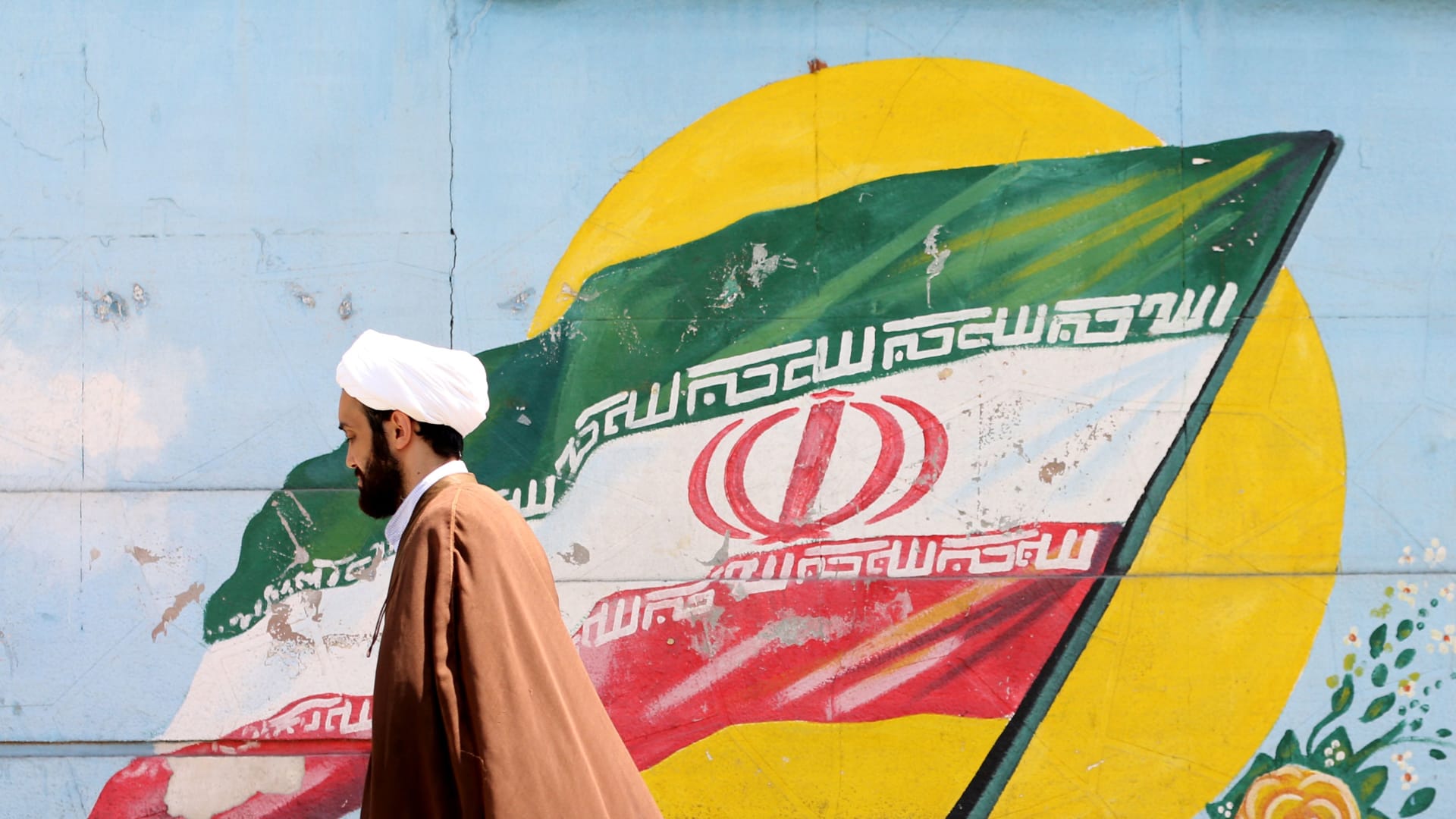 إيران تستدعي القائم بالأعمال الفرنسي بعد تصريحات حول فوز جعفر بناهي بالسعفة الذهبية