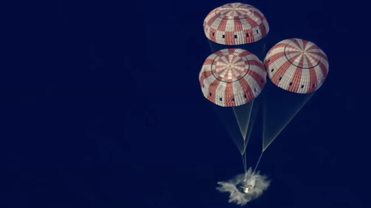 بعد رحلة تاريخية حول القمر.. هبوط طاقم "أرتميس 2" في البحر قبالة سواحل كاليفورنيا