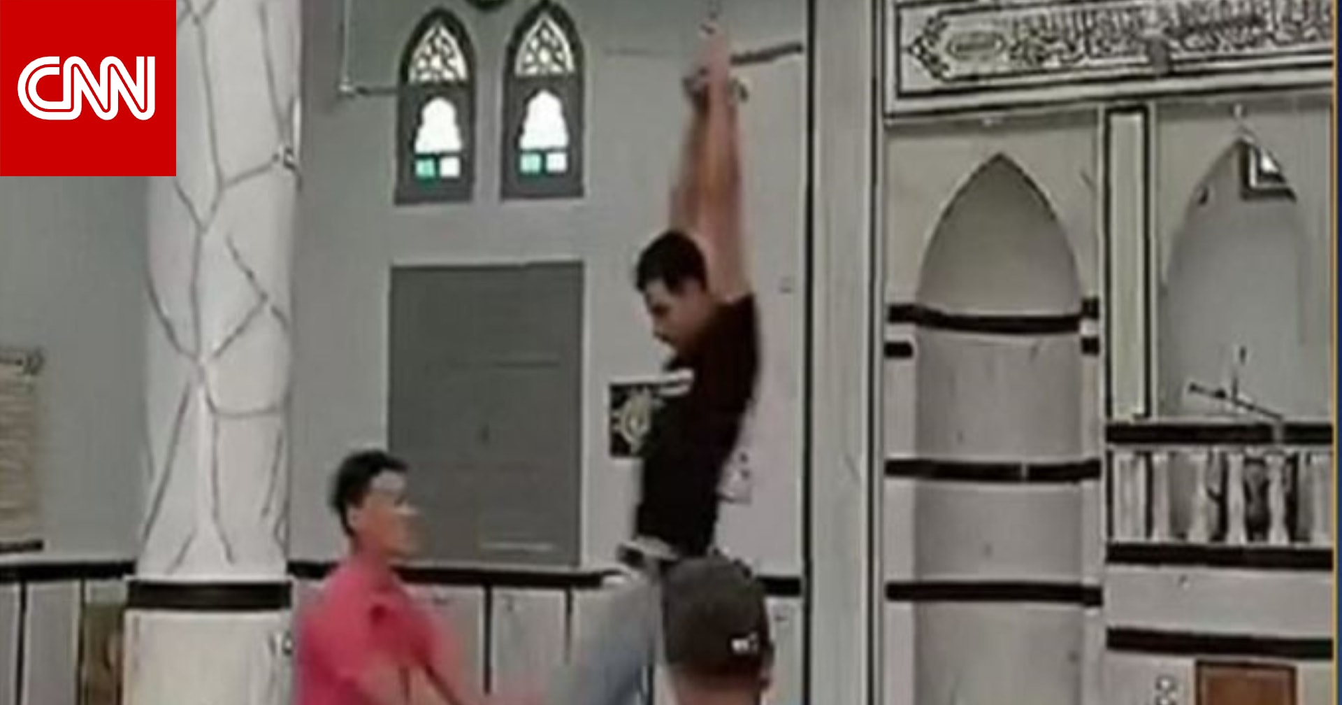 مصر.. تداول فيديو لأشخاص "يلهون داخل مسجد".. والداخلية تعلق
