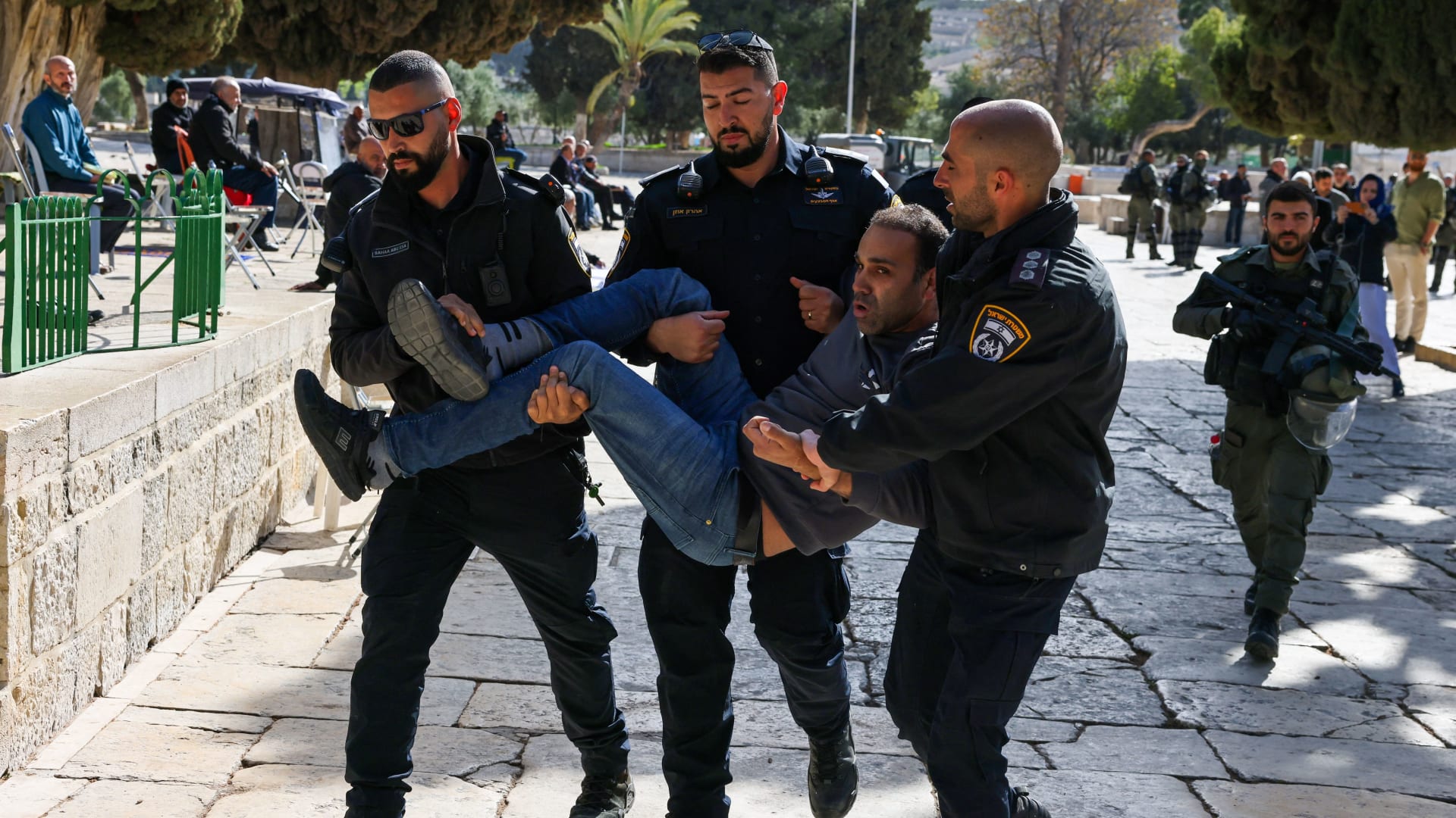 أوب الغيط يندد بدخول قوة إسرائيلية إلى المسجد الأقصى ويُحذر من "مواجهات واسعة"