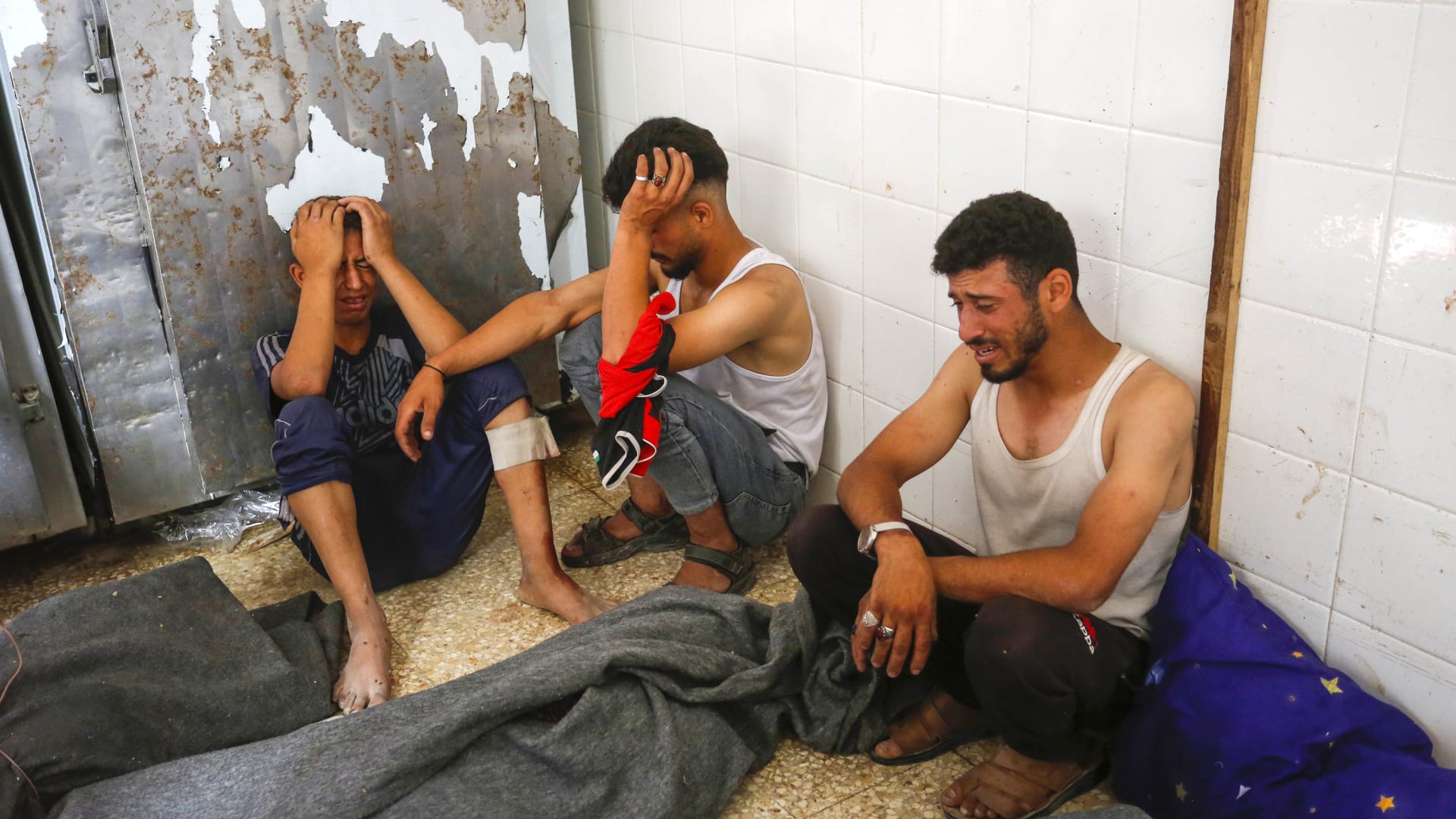 إسرائيل تعلن تحرير 4 رهائن في مخيم النصيرات بقطاع غزة.. إليكم ما نعلمه