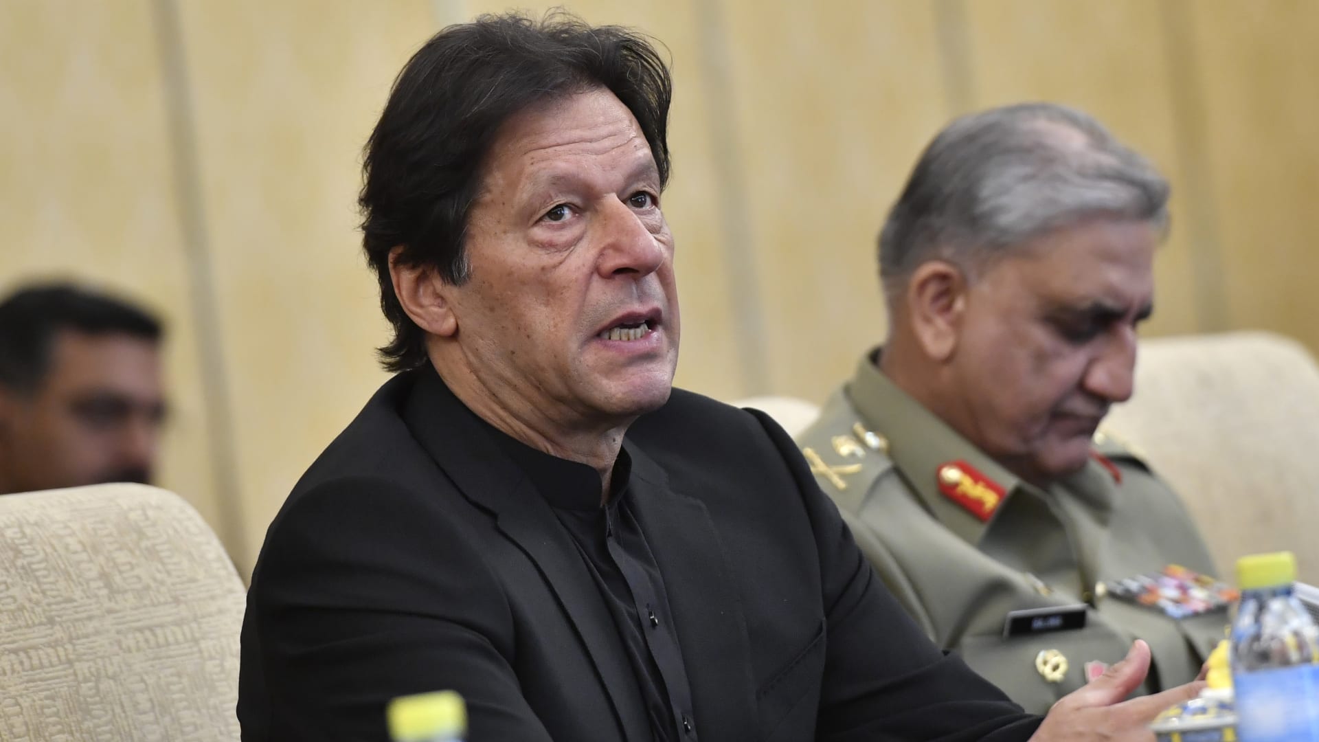 مسؤولي حركة الإنصاف الباكستانية: المحكمة العُليا قررت الإفراج عن عمران خان