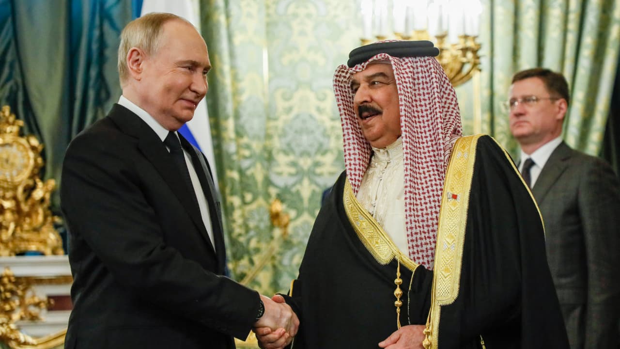 تفاعل على حديث ملك البحرين عن إيران بلقاء بوتين في روسيا