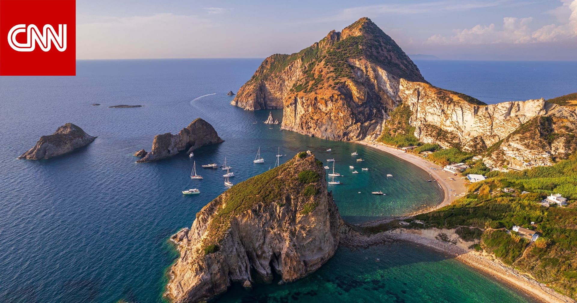 بلا طرق ولا تغطية وخالية من السيّاح تقريبًا.. أين تقع هذه الجزيرة الإيطالية الفردوسية؟ 