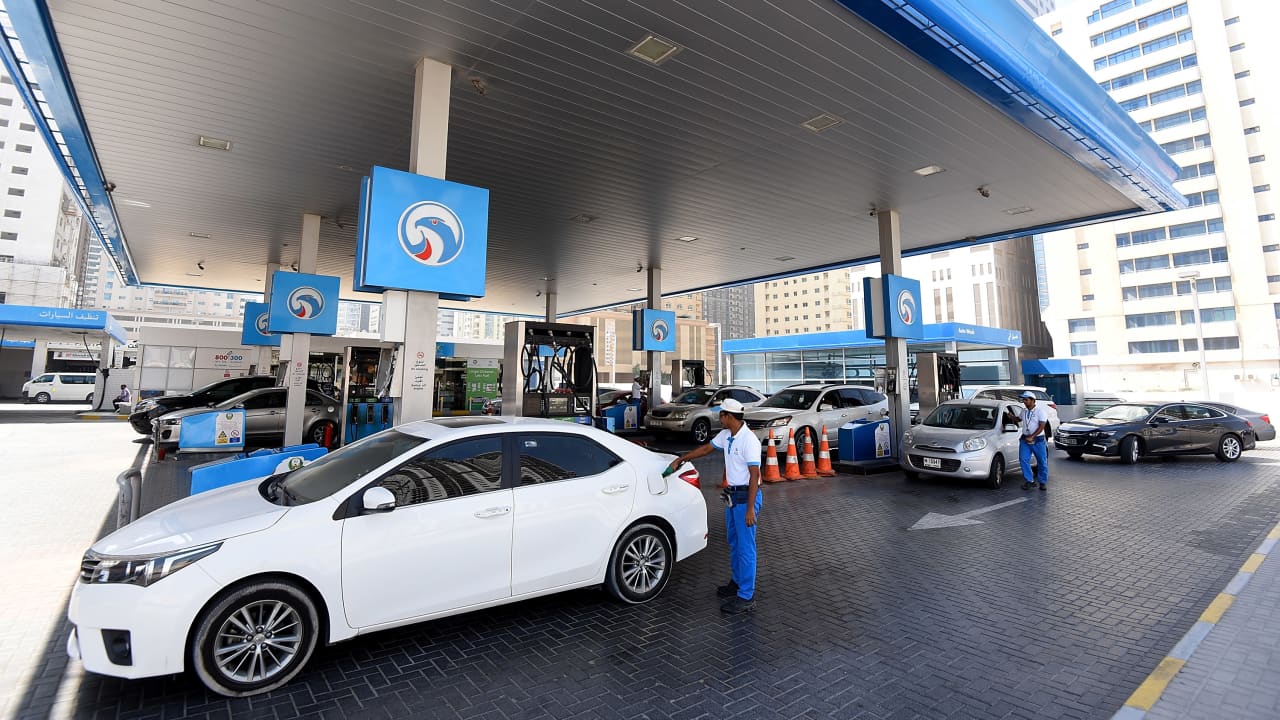 الإمارات تعدّل أسعار البنزين والمحروقات لشهر أبريل.. إليكم كم أصبحت
