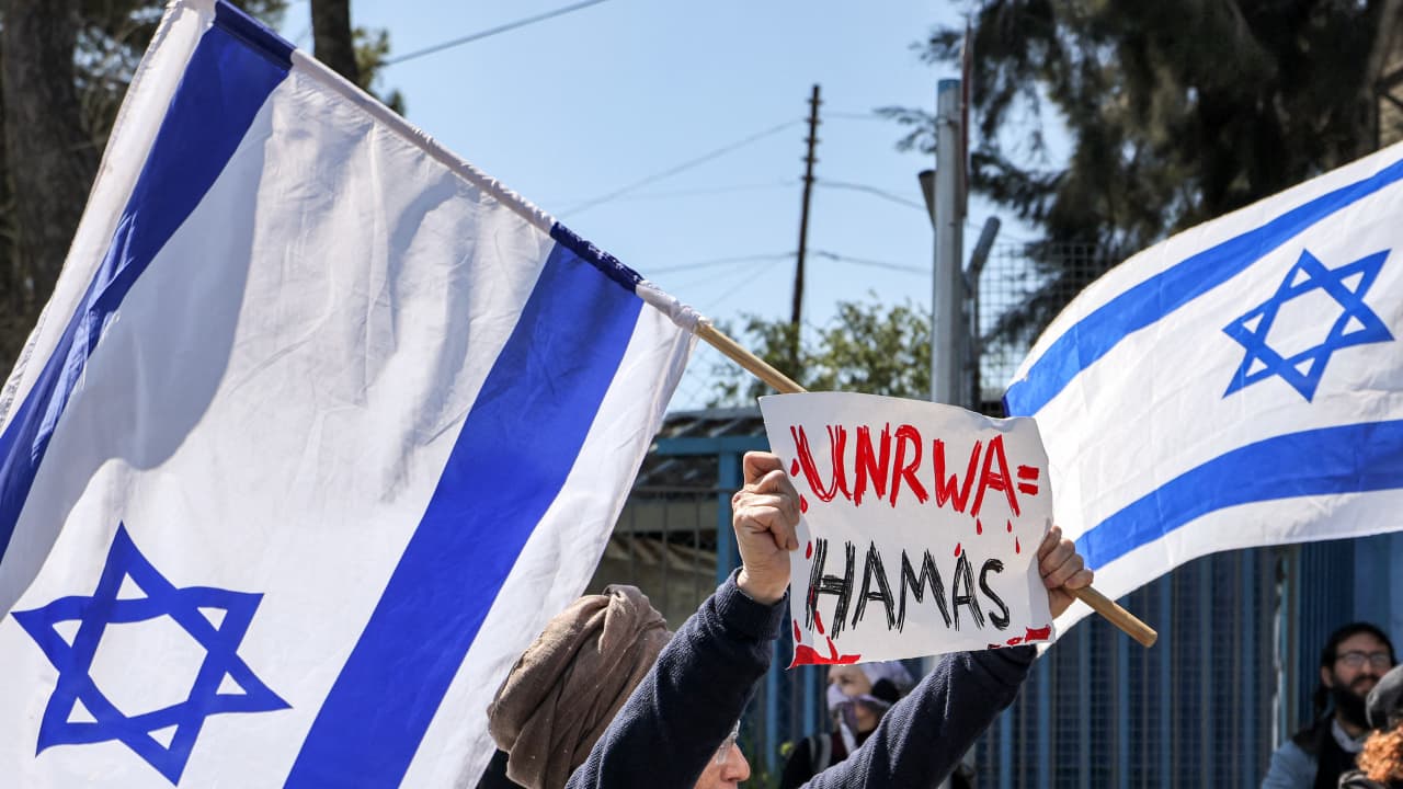 عائلات إسرائيلية ترفع دعوى قضائية أمام محكمة أمريكية ضد الأونروا بزعم تمويلها "حماس"