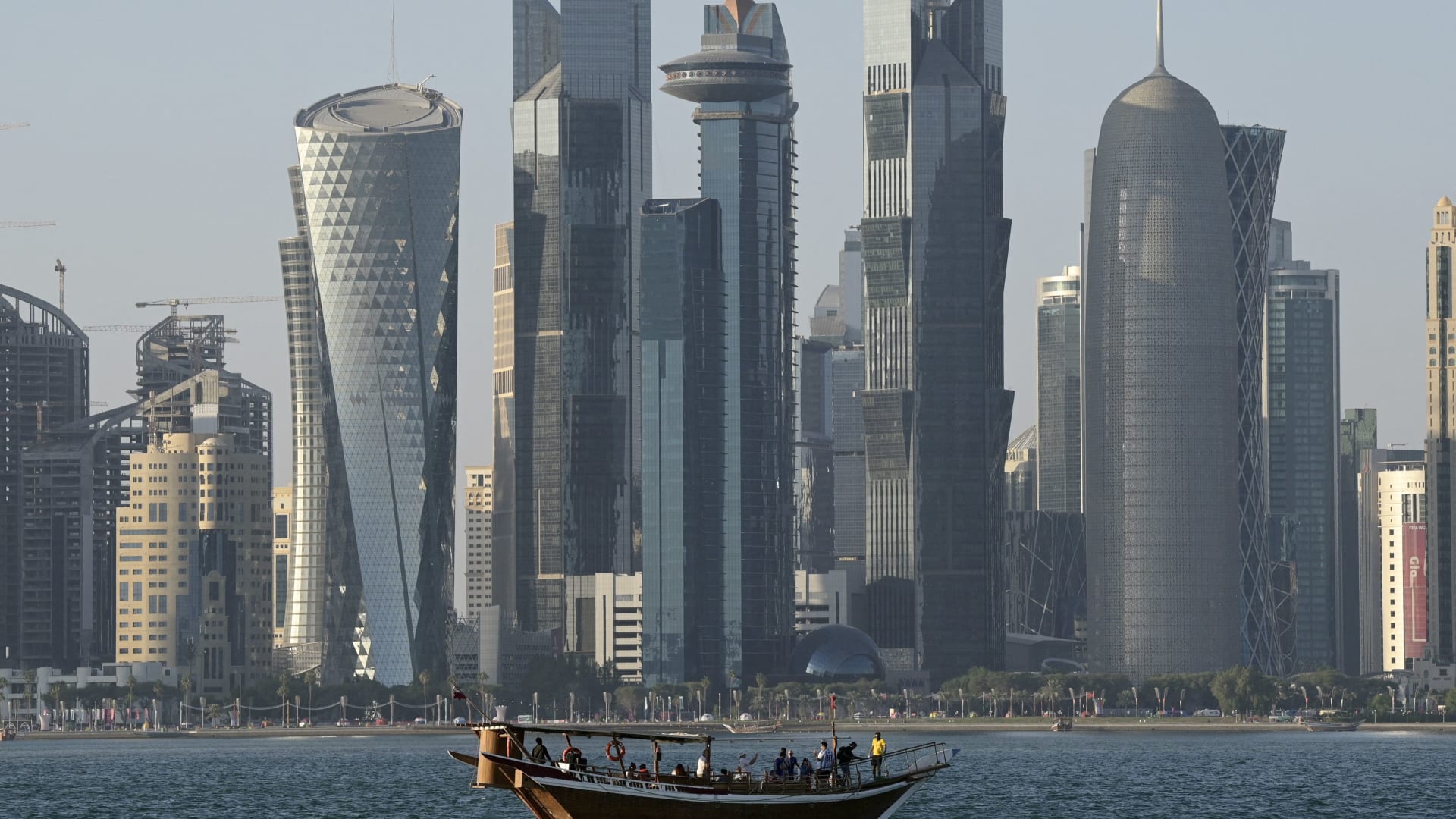 "نشروا شائعات ومعلومات مضللة".. داخلية قطر تعلن ضبط 313 شخصا من جنسيات مختلفة