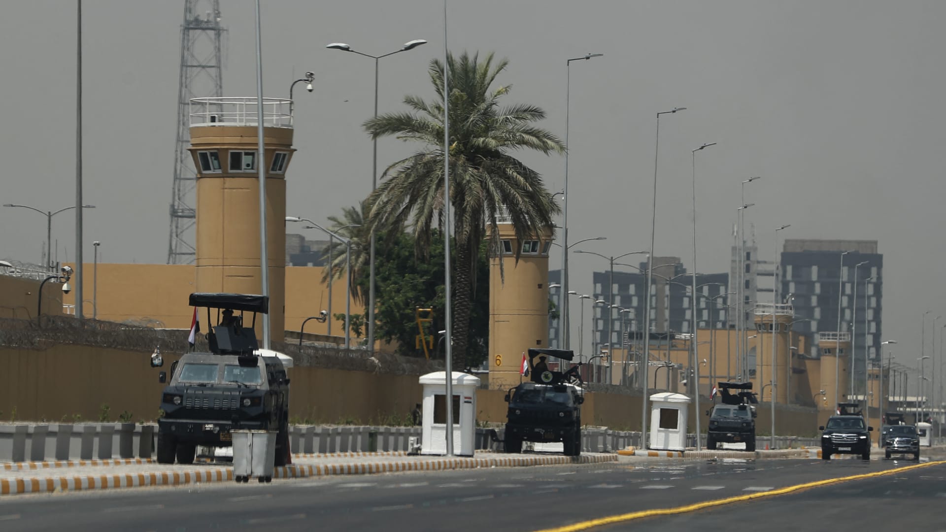 العراق.. السفارة الأمريكية تبلغ عن وقوع "تفجير مسيطر عليه" بمركز الدعم الدبلوماسي