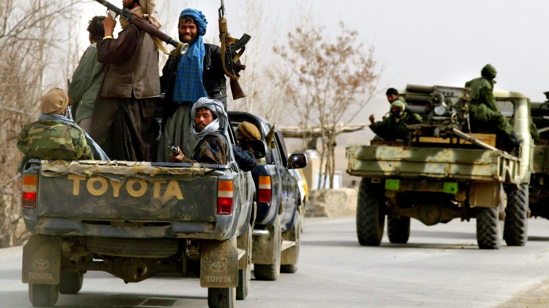 مع تحركات وانتشار طالبان.. هكذا يلجأ الأفغان إلى الأمان