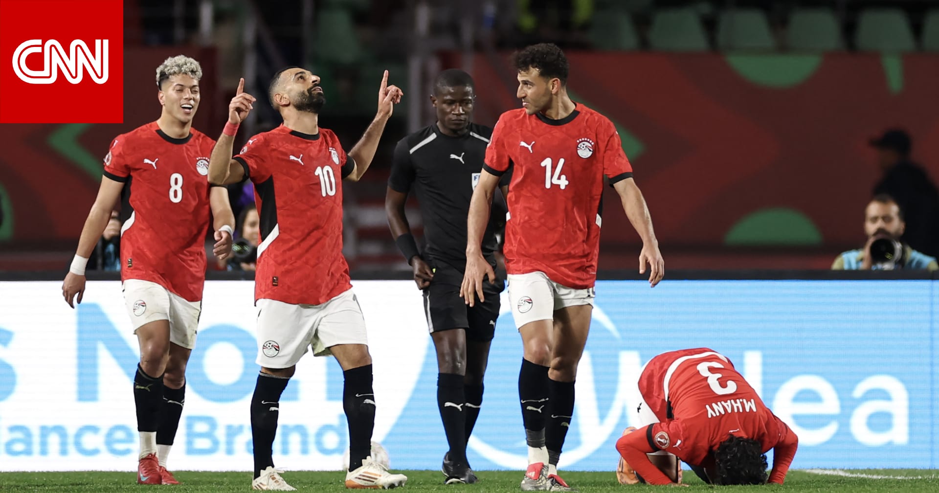 وزير الرياضة المصري ينقل رسالة من السيسي إلى لاعبي المنتخب.. هذا ما جاء فيها