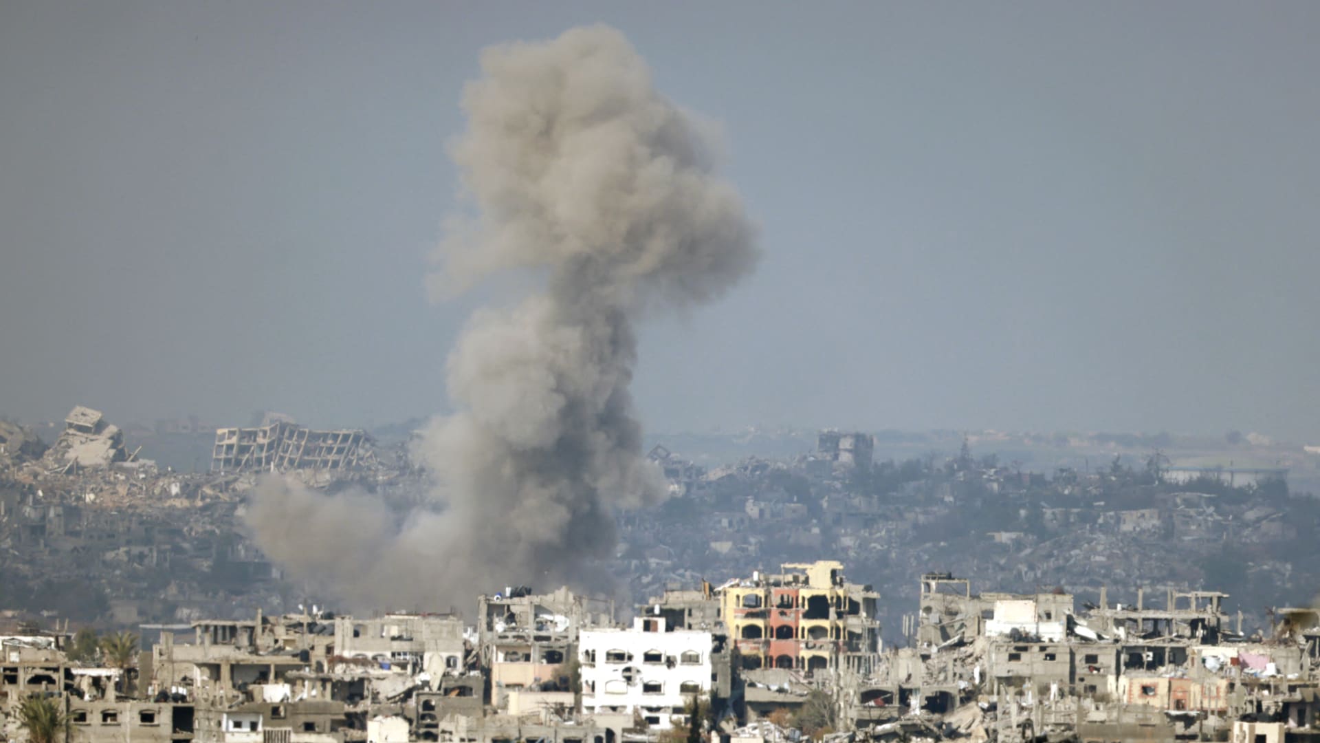 السلطات الصحية في غزة مقتل 81 شخصا بغارات إسرائيلية منذ الإعلان عن الاتفاق