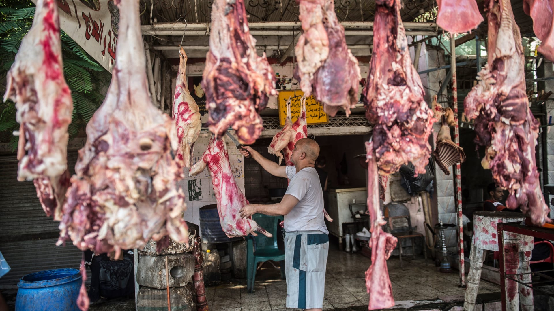 "قفزة جديدة" في أسعار السلع الأساسية بمصر.. وتجار يوضحون الأسباب 1 "قفزة جديدة" في أسعار السلع الأساسية بمصر.. وتجار يوضحون الأسباب