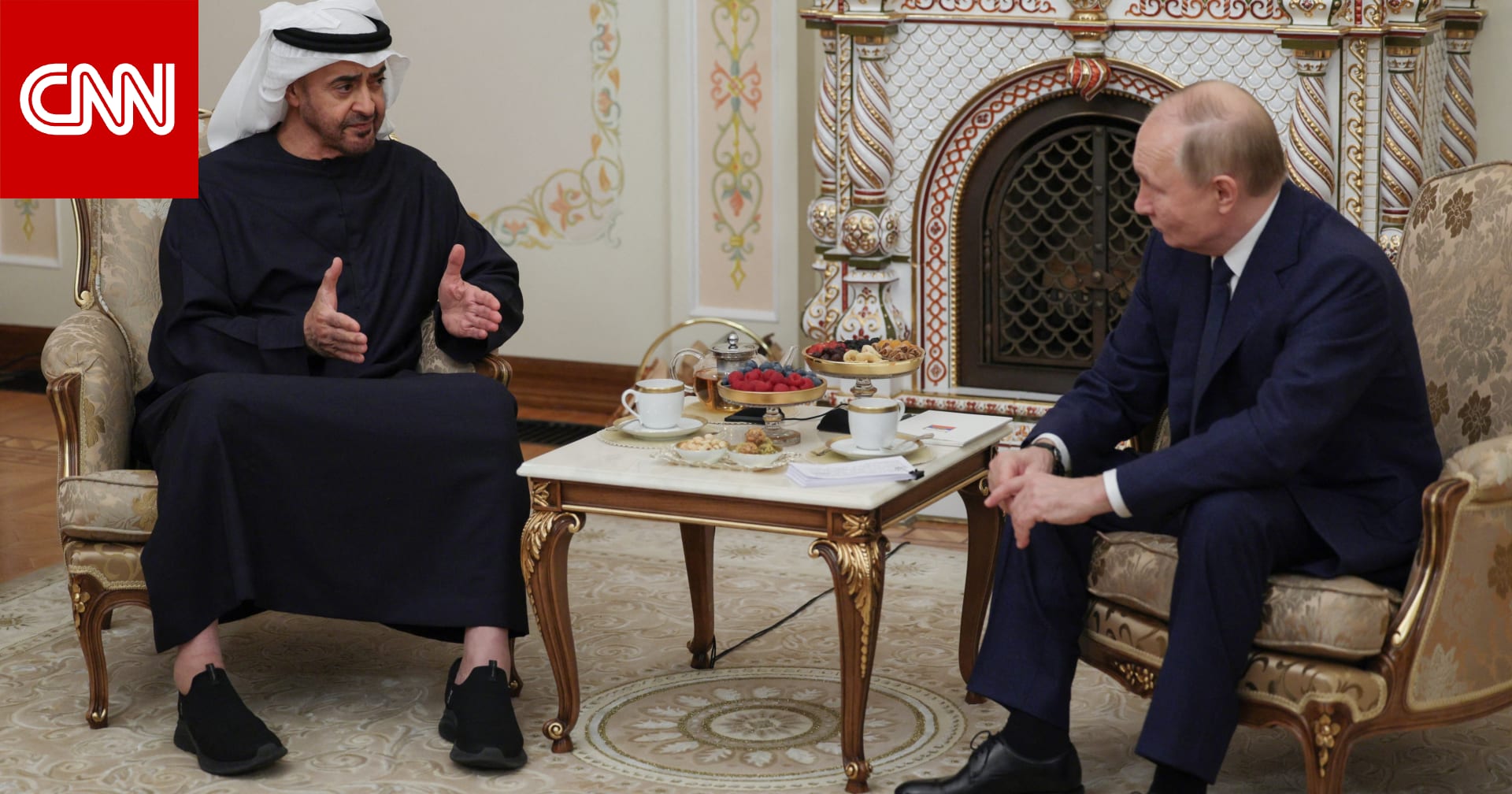 ثمن حذاء محمد بن زايد بلقاء مع بوتين يثير تفاعل وسائل إعلام روسية وسط تعليقات مغردين