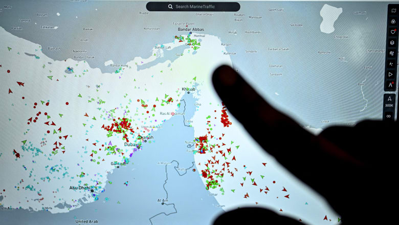 تفاصيل "24 ساعة من التقلبات الحادة" شهدها مضيق هرمز