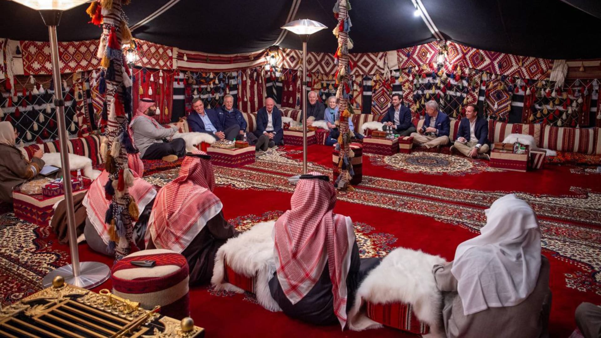 محمد بن سلمان يستقبل رئيس لجنة الاستخبارات في مجلس الشيوخ الأمريكي.. وبيان يوضح السبب