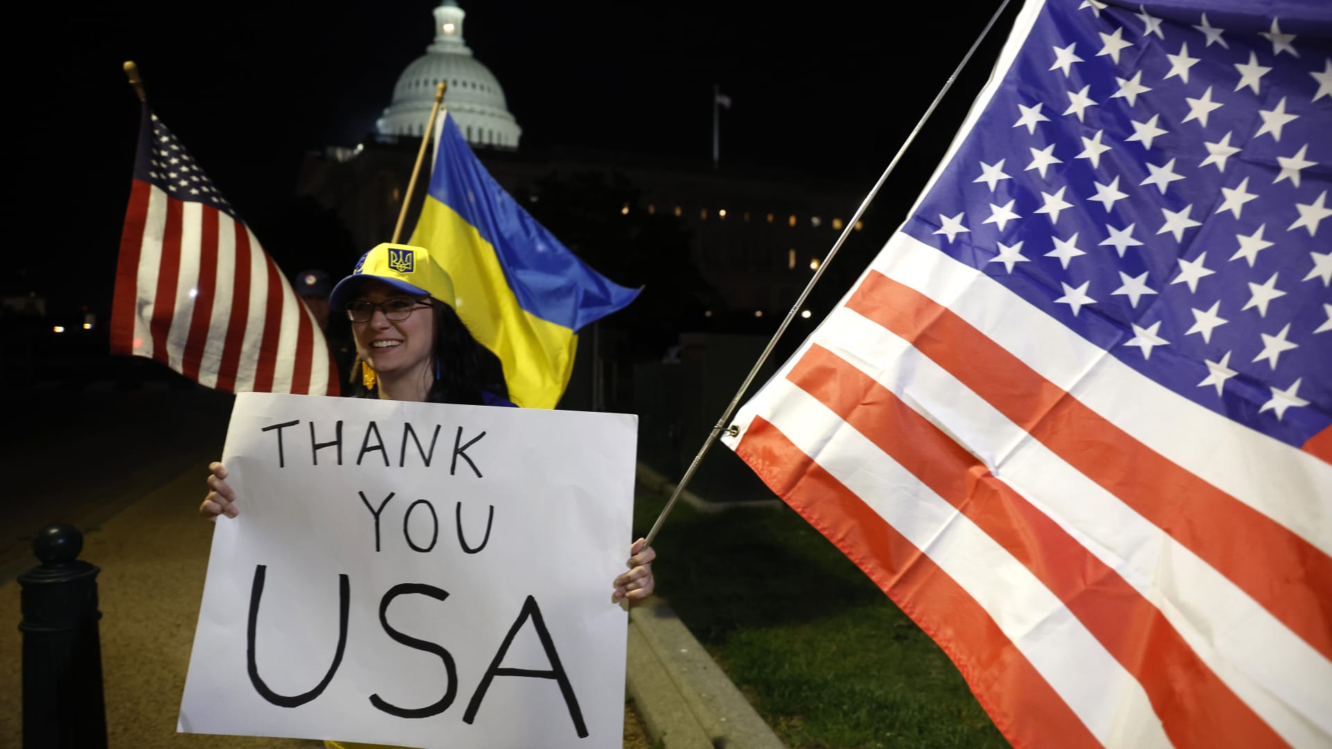 بعد إقرار مجلس النواب الأمريكي حزمة مساعدات لأوكرانيا.. زيلينسكي يعرب عن شكره