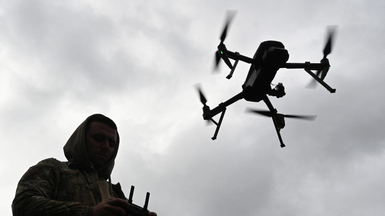 ستارلينك تتحول إلى سلاح ضد روسيا في ساحة المعركة.. شاهد كيف